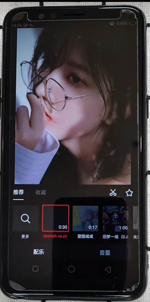 抖音上的彼岸花的视频怎么拍 软件园 门视频 表情包 热门音乐 拍摄 背景音乐 音乐 彼岸花 彼岸 抖音 新闻资讯  第4张