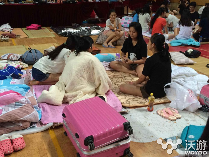 武汉千名大学生体育馆过夜避暑 盘点5款帮你泄火避暑手游 卡牌手游 逆天 天仙 海岛 仙魔录 仙魔 卡牌 三国 明珠三国 left 新闻资讯  第6张