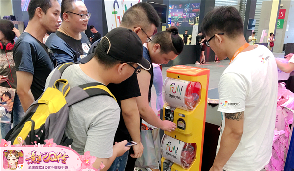 《熹妃Q传》CJ首日华丽开场引爆全场 上班 热舞 清凉 扭蛋 试玩 玩友时代 小主 宫斗 熹妃Q传 熹妃 新闻资讯  第2张