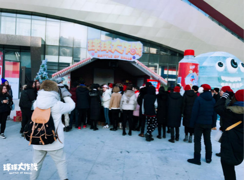 《球球大作战》X统一冰红茶 快闪店圣诞登场 红场 冰城 主题 冰雕 圣诞 统一冰红茶 大作 球球大作战 球球 作战 新闻资讯  第2张