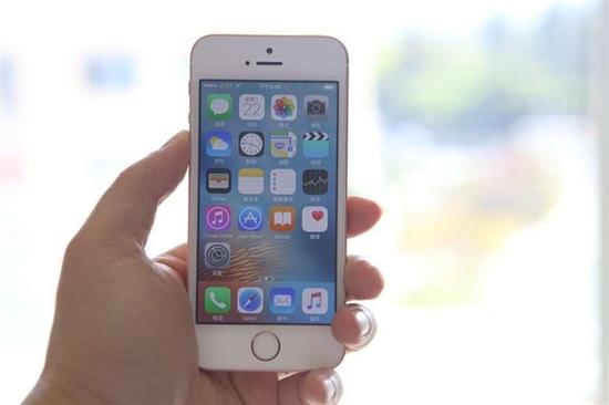 保留指纹！苹果新一代iPhone SE曝光 性能提升 iphone 使命 手持 在那 曝光 全面屏 7英寸 性能 预计 苹果 新闻资讯  第2张