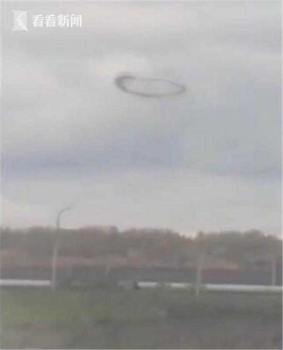 俄上空现神秘黑圈久久不散 下方疑似有阴影 揭秘阿波罗登月偶遇UFO内幕 内幕 偶遇 斯诺 天空 两人 阴影 pace vsp space 神秘 新闻资讯  第3张
