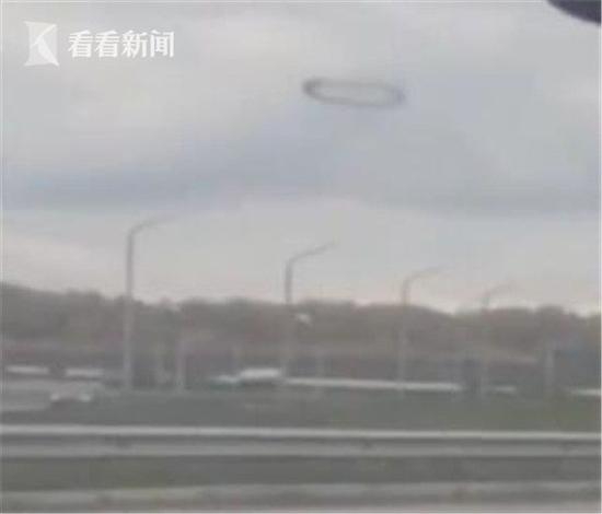 俄上空现神秘黑圈久久不散 下方疑似有阴影 揭秘阿波罗登月偶遇UFO内幕 内幕 偶遇 斯诺 天空 两人 阴影 pace vsp space 神秘 新闻资讯  第1张