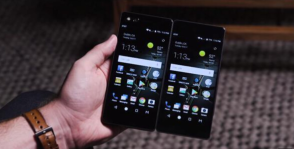 中兴双屏手机Axon M上手 全面屏时代的“异类” 续航 昨日 axon 镜像模式 镜像 合作 全面屏 异类 美国 双屏手机 新闻资讯 第1张 中兴双屏手机Axon M上手 全面屏时代的“异类” 续航 昨日 axon 镜像模式 镜像 合作 全面屏 异类 美国 双屏手机 新闻资讯 第1张