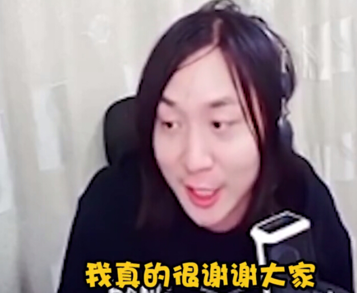 王者荣耀张大仙忆往昔 曾当过英雄联盟主播无人看 妖怪 oyo 英雄联盟 王者荣耀 弹幕 张大仙直播 红色 联盟 成就 主播 新闻资讯  第3张