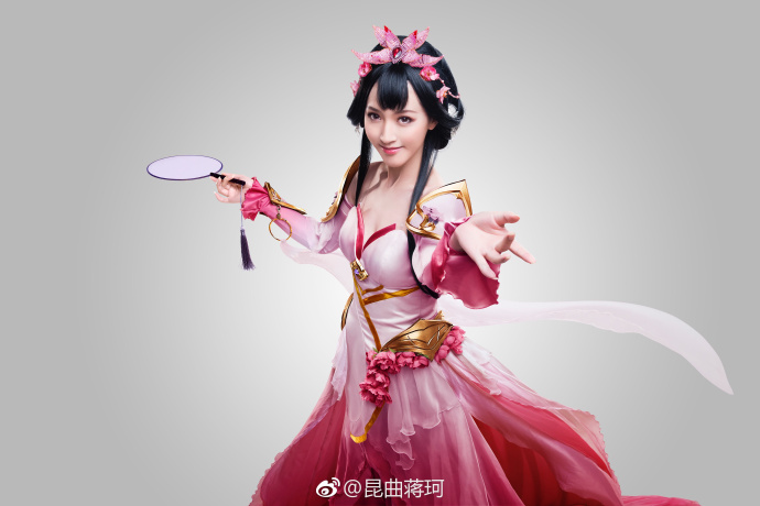 王者荣耀本心英雄 这可能是史上还原度最高的五个cos了 明星 路上 周年庆 黄忠 主题 最高 还原 本心 王者荣耀 cos 新闻资讯  第5张