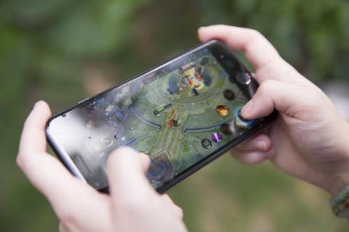 iPhoneX的上帝视角或将成王者荣耀游戏中的最大BUG！ 掀起 土豪 视野 手把 小伙伴 金币 成王 荣耀游戏 上帝 王者荣耀 新闻资讯  第1张