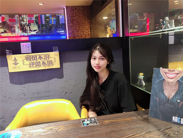 今夏观赛哪家强？王者人生帮你忙——KPL线下观赛点助力美女粉丝盘点 梅赛德斯 黑凤梨 好时光 福利 竞猜 开黑 打call 电竞 美女 粉丝 新闻资讯  第9张